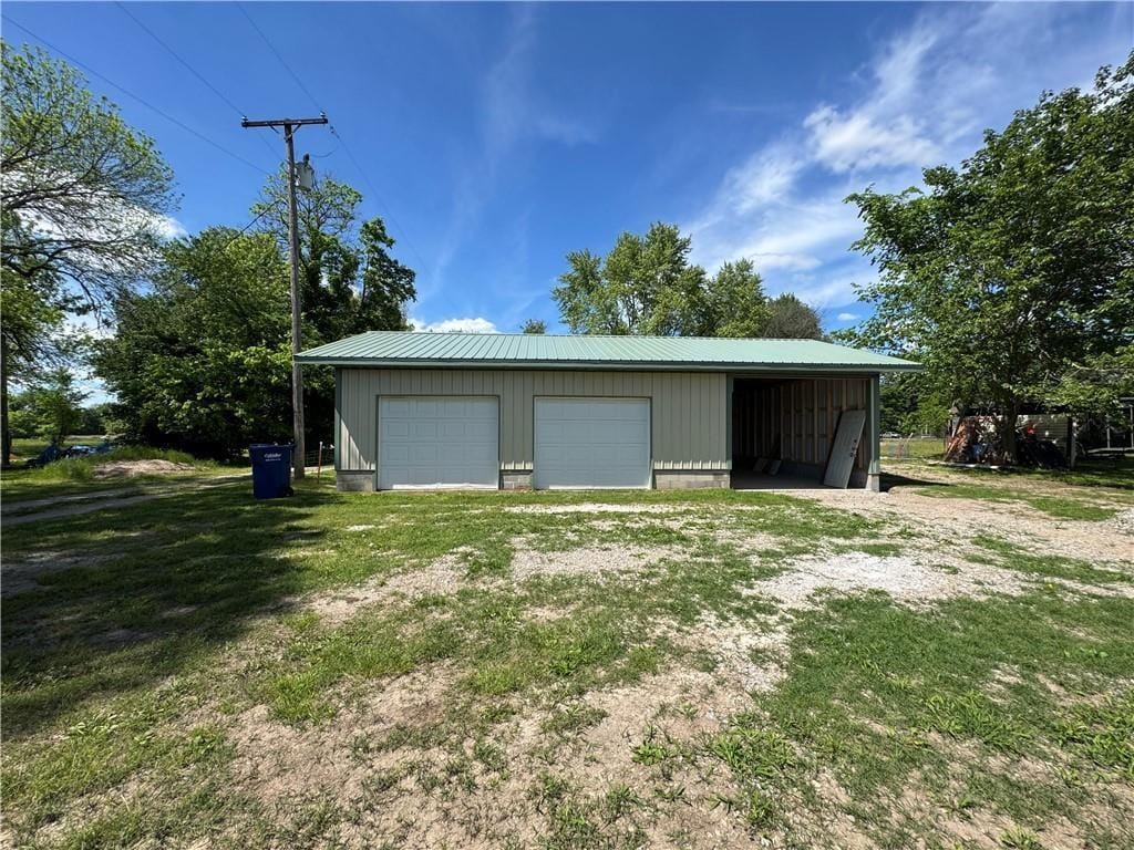 307 N Magnolia Ave, Columbus, KS 66725 - photo 1