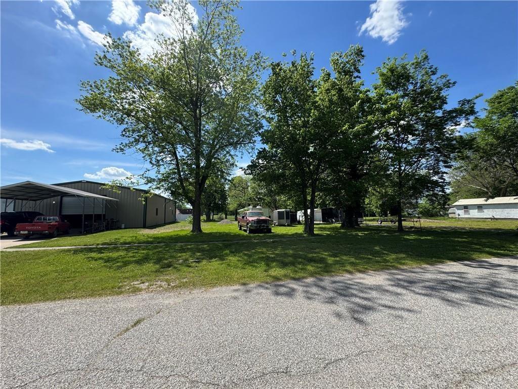 307 N Magnolia Ave, Columbus, KS 66725 - photo 2