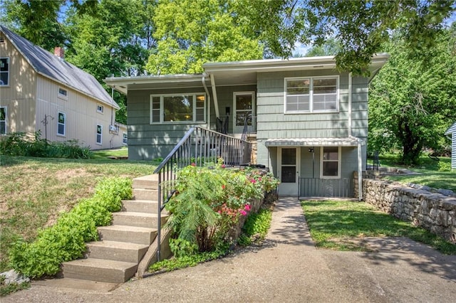 112 S Northern Blvd, Sugar Creek, MO 64054 - view of front of property with a front yard