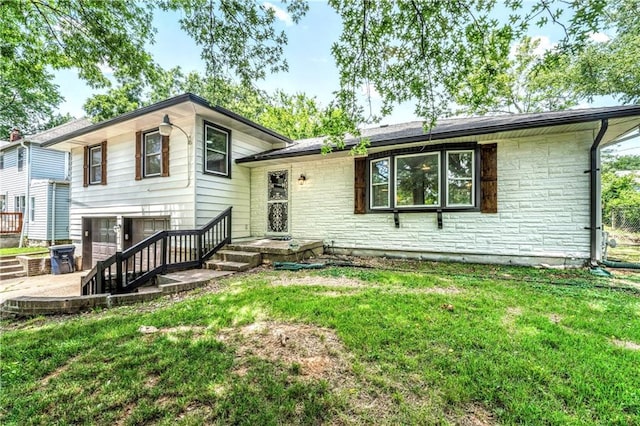 1480 E 76th Ter, Kansas City, MO 64131 - tri-level home with stone siding and a front yard