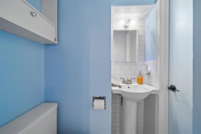 4717 W 76th St, Prairie Village, KS 66208 - bathroom featuring toilet and a sink