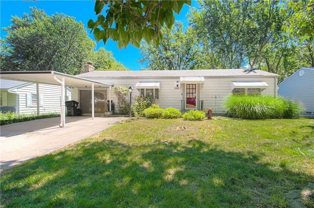 2929 S Northern Blvd, Independence, MO 64052 - ranch-style house featuring a front lawn, driveway, a chimney, and an attached carport