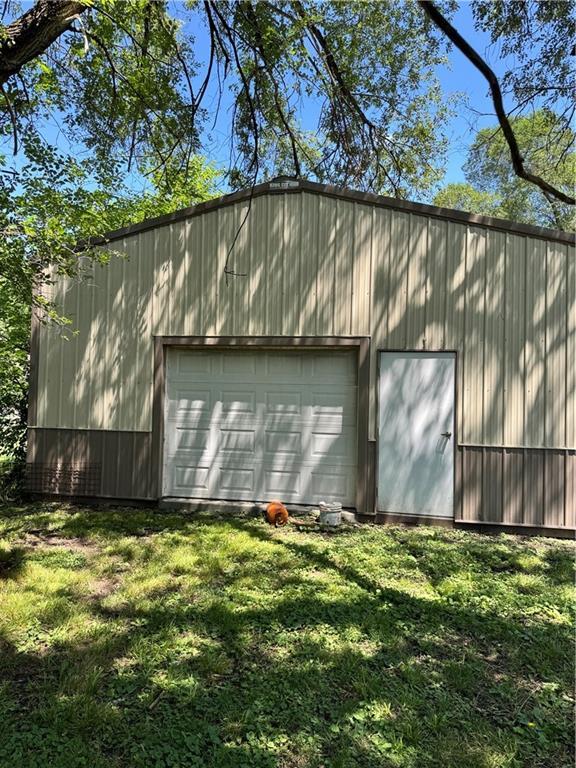 406 S 2nd St, Odessa, MO 64076 - view of garage