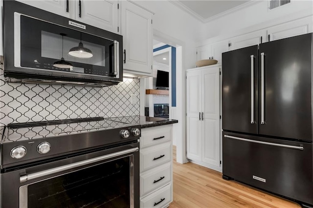 11245 S Penrose St, Olathe, KS 66061 - kitchen featuring black appliances, ornamental molding, decorative backsplash, white cabinetry, and light wood-type flooring