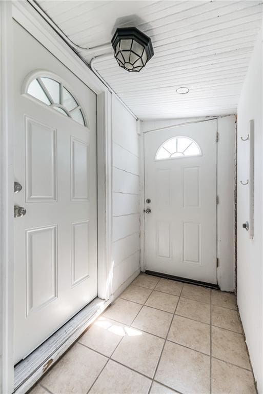 521 Tracy Ave, Kansas City, MO 64016 - entrance foyer featuring light tile patterned floors