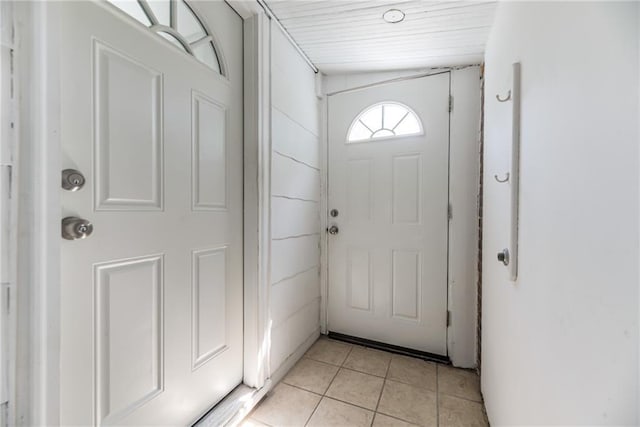 521 Tracy Ave, Kansas City, MO 64016 - foyer featuring light tile patterned floors