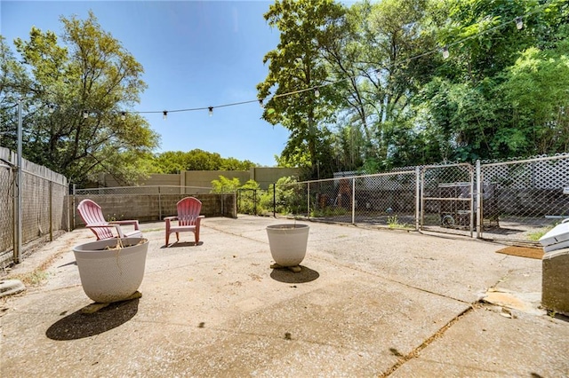 521 Tracy Ave, Kansas City, MO 64016 - fenced backyard with a patio area