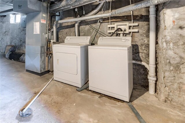 521 Tracy Ave, Kansas City, MO 64016 - washroom with washer and clothes dryer and heating unit
