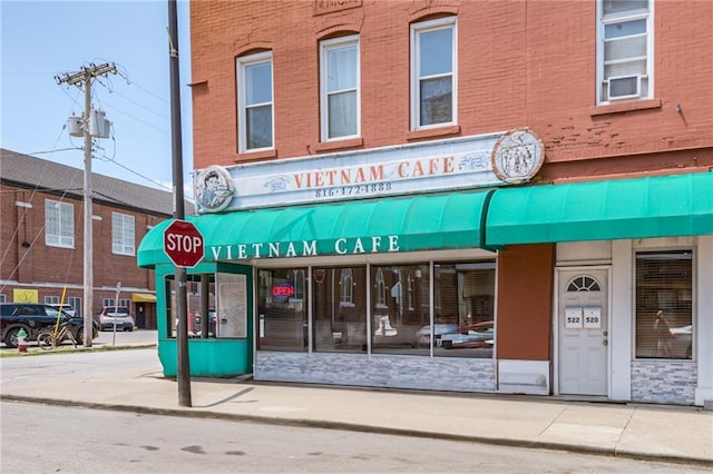 521 Tracy Ave, Kansas City, MO 64016 - view of property with cooling unit