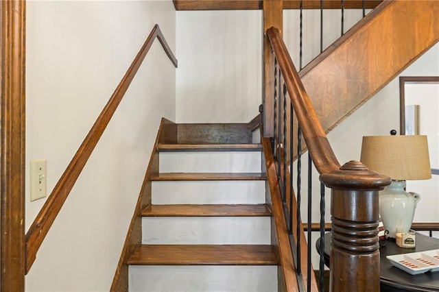 1124 S Locust St, Ottawa, KS 66067 - view of staircase