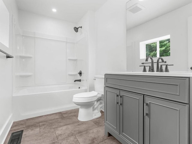 2832 Rushmore Ln, Saint Joseph, MO 64505 - full bathroom featuring vanity, shower / washtub combination, and recessed lighting