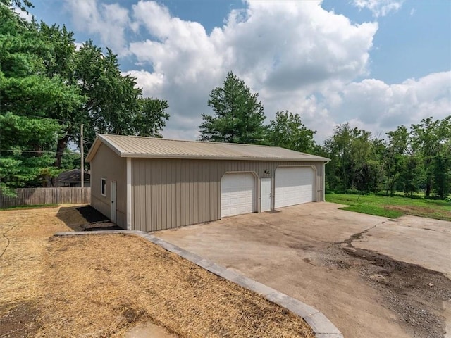 2832 Rushmore Ln, Saint Joseph, MO 64505 - view of detached garage