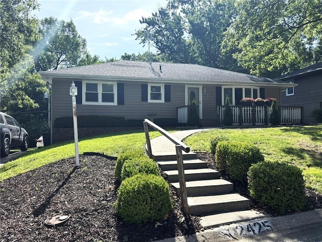 2425 Elephant Trl, Saint Joseph, MO 64506 - ranch-style home with a front lawn
