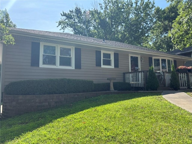 2425 Elephant Trl, Saint Joseph, MO 64506 - view of front facade featuring a front yard
