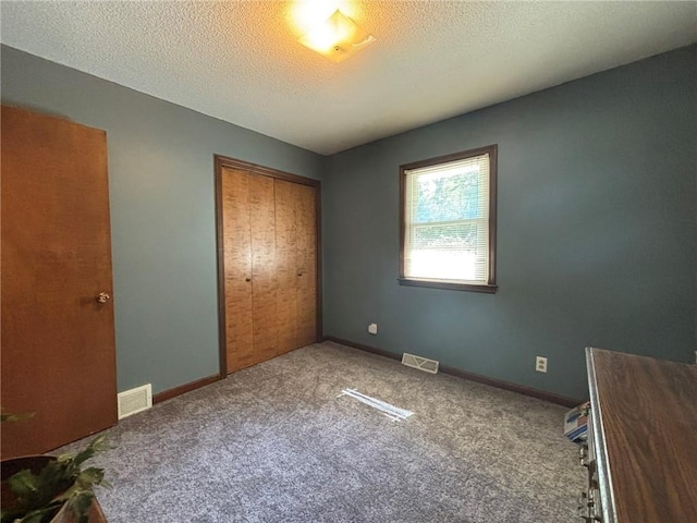 2425 Elephant Trl, Saint Joseph, MO 64506 - unfurnished bedroom featuring carpet floors, a closet, and a textured ceiling