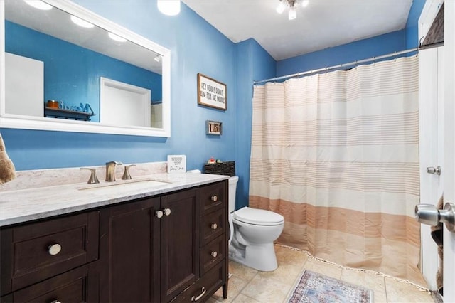 800 S Park Ave, Oak Grove, MO 64075 - full bath with vanity and curtained shower