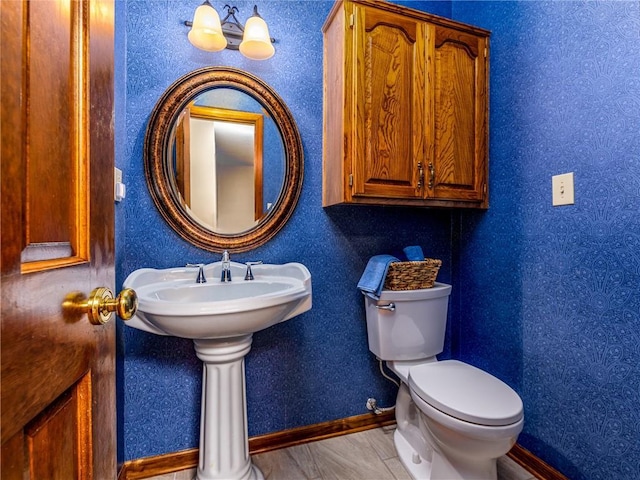 28804 E 116th St, Lees Summit, MO 64086 - bathroom with wallpapered walls