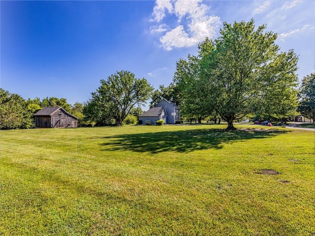 28804 E 116th St, Lees Summit, MO 64086 - view of grassy yard featuring an outdoor structure and a barn
