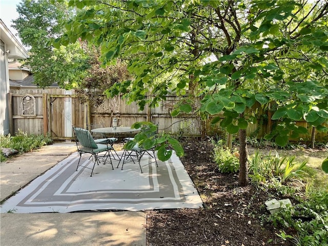 2811 Chatelain Ct Unit A, Independence, MO 64057 - view of patio featuring outdoor dining space