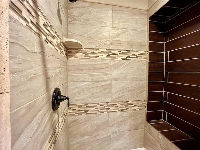 2811 Chatelain Ct Unit A, Independence, MO 64057 - full bathroom with a tile shower