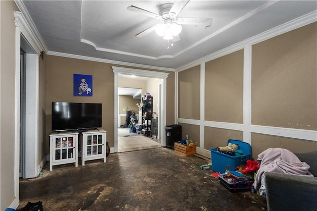 2712 S 52nd St, Kansas City, KS 66106 - living area with ceiling fan, concrete flooring, and crown molding
