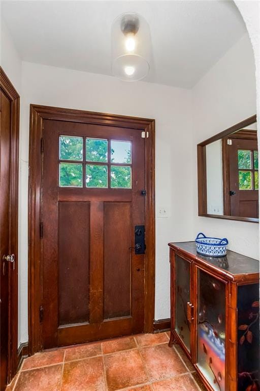 7101 Harrison St, Kansas City, MO 64131 - entryway with baseboards