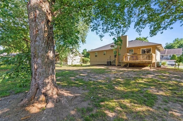 1916 NE Patterson Dr, Lees Summit, MO 64086 - view of yard with a deck