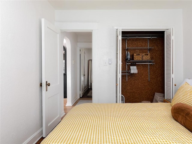 4206 Mission Rd, Kansas City, KS 66103 - bedroom with a closet and arched walkways