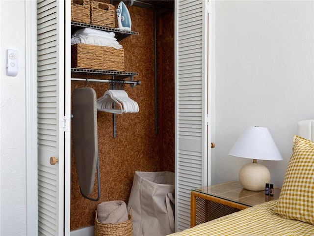 4206 Mission Rd, Kansas City, KS 66103 - view of closet