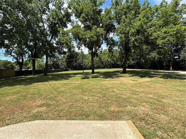 4202 Dr Greaves Rd, Grandview, MO 64030 - view of yard