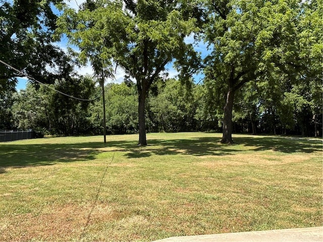 4202 Dr Greaves Rd, Grandview, MO 64030 - view of yard