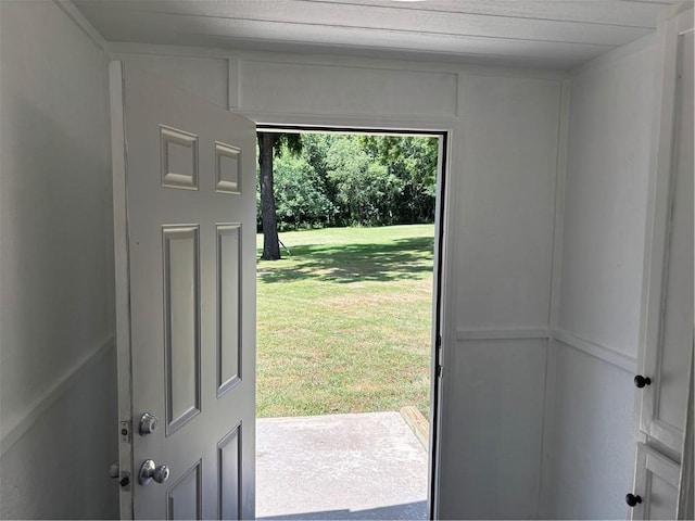 4202 Dr Greaves Rd, Grandview, MO 64030 - entryway featuring a decorative wall