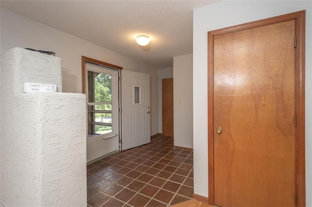 918 King St, Baldwin City, KS 66006 - entryway featuring a textured ceiling
