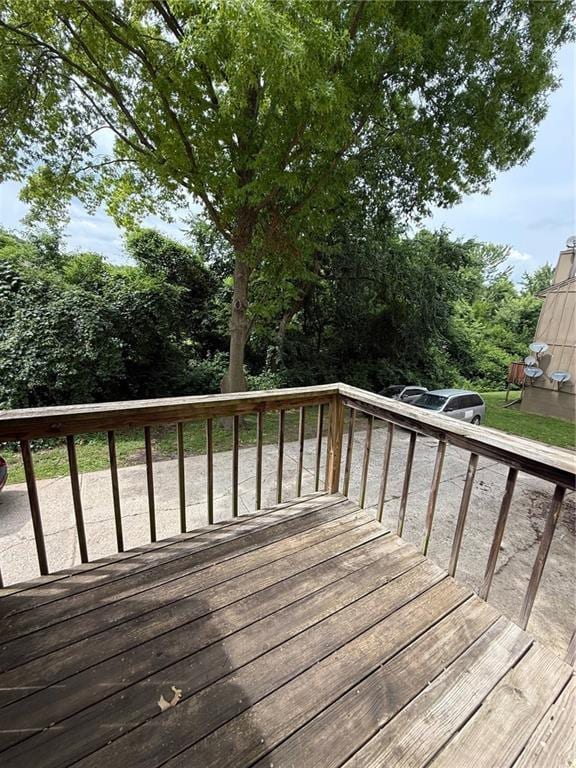401-07 NE Highland Ln, Blue Springs, MO 64014 - view of deck