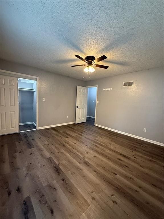401-07 NE Highland Ln, Blue Springs, MO 64014 - unfurnished room with dark wood finished floors, a ceiling fan, and a textured ceiling