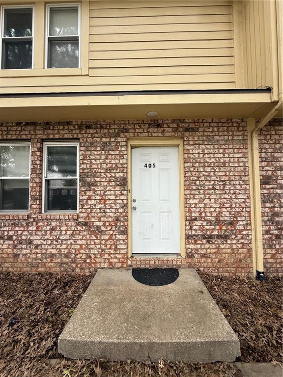 401-07 NE Highland Ln, Blue Springs, MO 64014 - entrance to property featuring brick siding