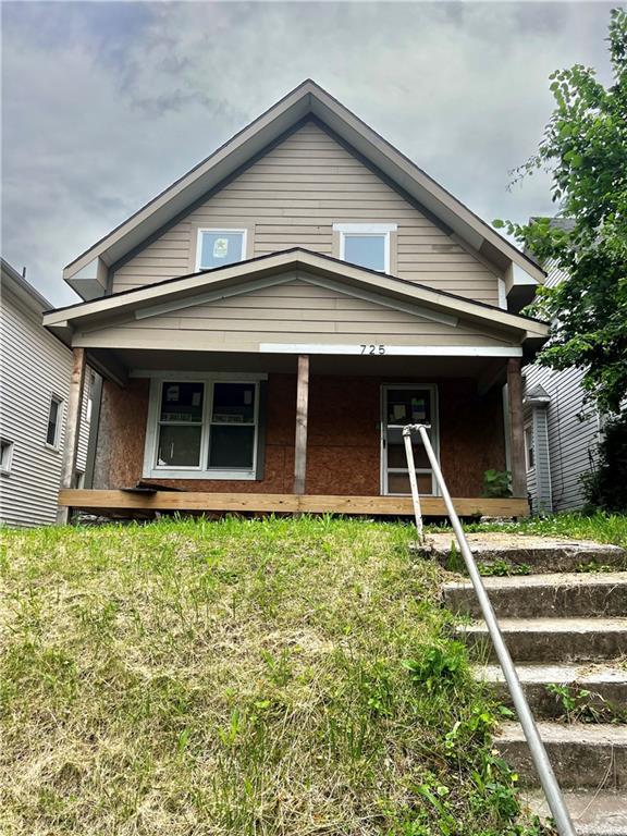725 Stewart Ave, Kansas City, KS 66101 - view of front facade featuring a porch