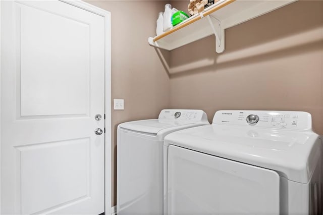 21904 Crystal Ave, Peculiar, MO 64078 - laundry area featuring washing machine and dryer