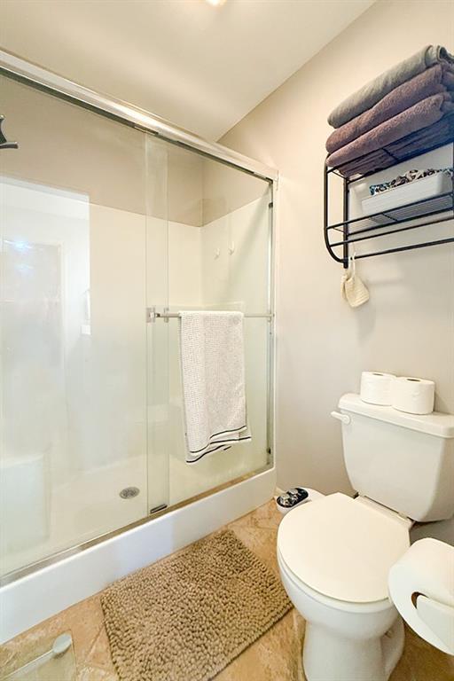 12748 Walker Ave, Kansas City, KS 66109 - bathroom featuring a shower stall