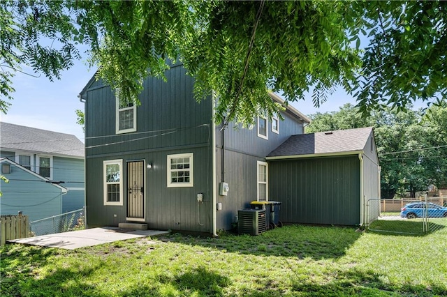 1304 E 41st St, Kansas City, MO 64110 - back of property featuring a patio