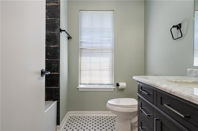 1304 E 41st St, Kansas City, MO 64110 - bathroom with vanity and a tub