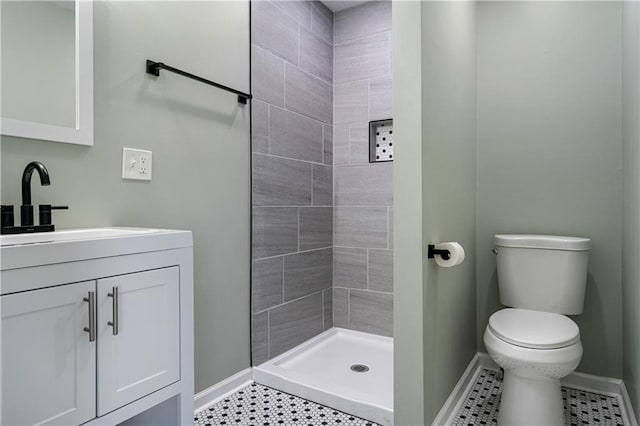 1304 E 41st St, Kansas City, MO 64110 - bathroom featuring vanity, tiled shower, and tile patterned flooring