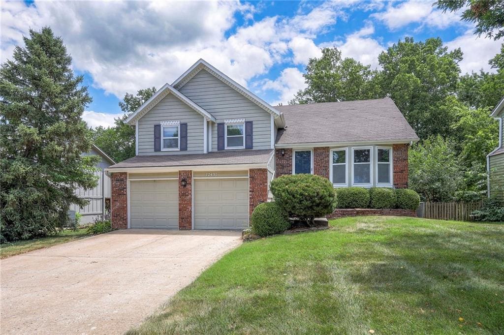 12431 S Blackfoot Dr, Olathe, KS 66062 - photo 1