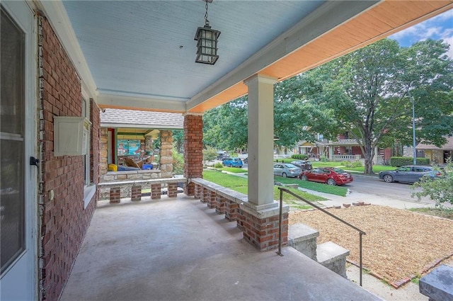 3923 Campbell St, Kansas City, MO 64110 - view of covered porch