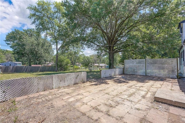 611 Pawnee Ln, Belton, MO 64012 - view of patio