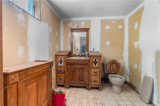 2117 Parker Ct, Blue Springs, MO 64015 - bathroom with vanity, a textured ceiling, and tile patterned floors