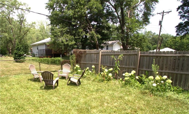 109 SE Rockwood St, Blue Springs, MO 64014 - view of yard