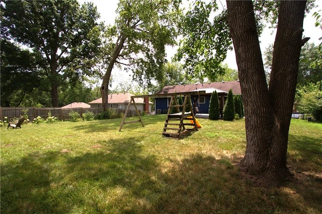 109 SE Rockwood St, Blue Springs, MO 64014 - view of yard