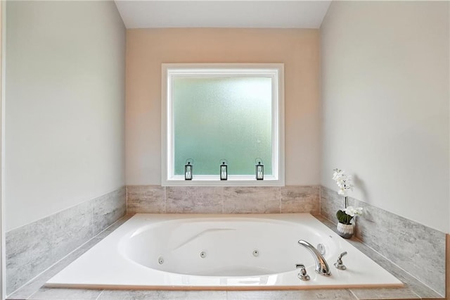 1016 SE Forest Ridge Ct, Blue Springs, MO 64014 - full bath with a tub with jets