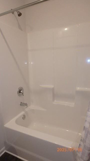 622 N Pecan St, Gardner, KS 66030 - full bath with shower / bath combination with curtain